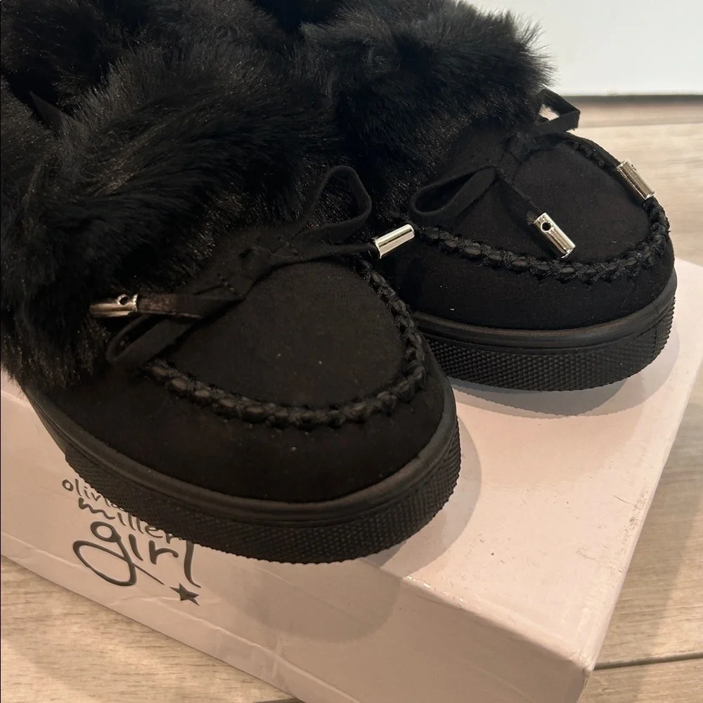 Olivia Miller Girl! Black faux fur lined slip on moccasins shoes size 2
